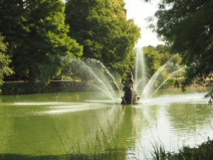 Fountain at Kew OLYMPUS DIGITAL CAMERA